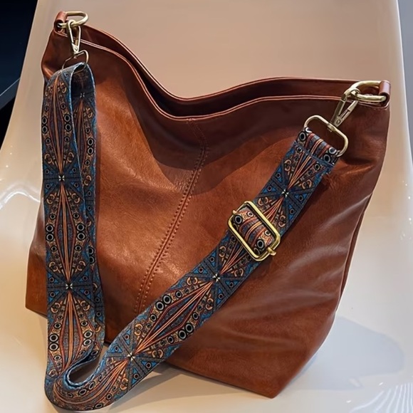 Brown Faux Leather Women's Bag w/ Patterned Bag Strap Shoulder or Crossbody NWT - Picture 2 of 5